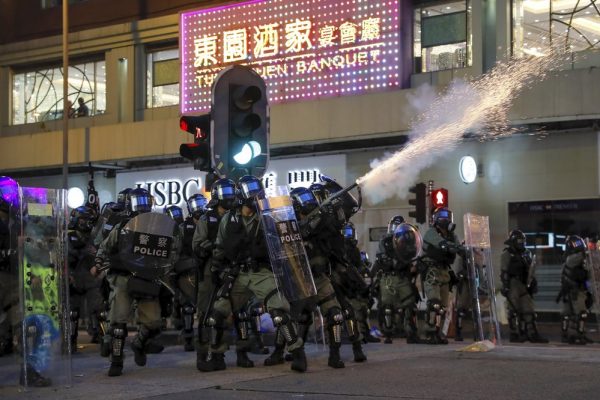 蕭恩點評：香港警方暴力嚴重升級，中共官媒從噤聲轉為活躍報道