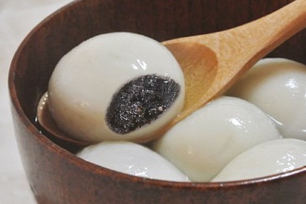 正月十五黑芝麻湯圓