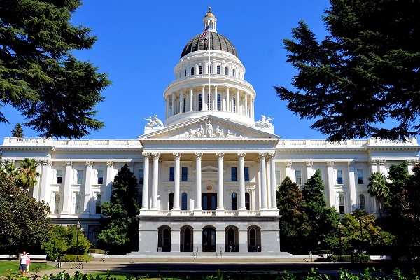 加州立法爭議：是否應將年老的強姦重罪犯放歸社會？